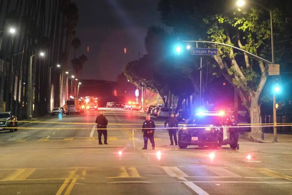 洛杉磯槍擊案3警中槍送院 槍手躲民宅遭警圍捕擊斃