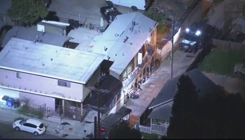 洛杉磯槍擊案3警中槍送院 槍手躲民宅遭警圍捕擊斃