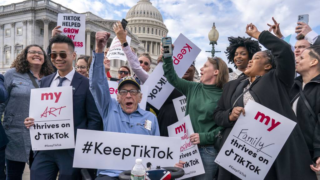 TikTok網紅聚集國會外 反對美封禁計劃