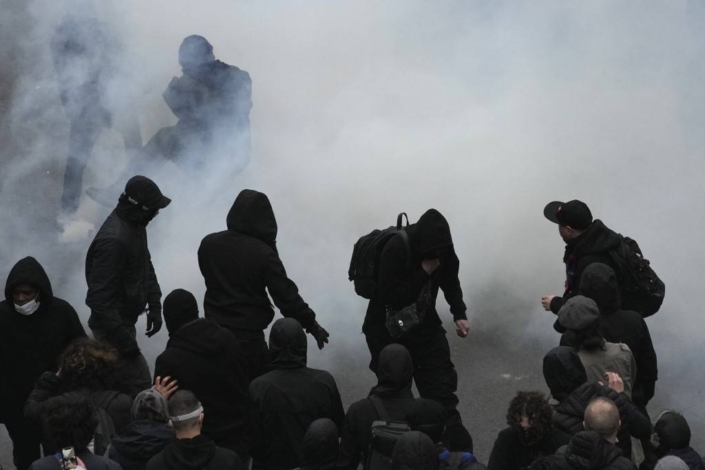 反退休改革350萬人上街   巴黎多處遭縱火  至少172人被捕149警傷