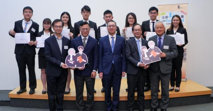 律政司首辦法律草擬比賽 林定國祝賀獲獎同學
