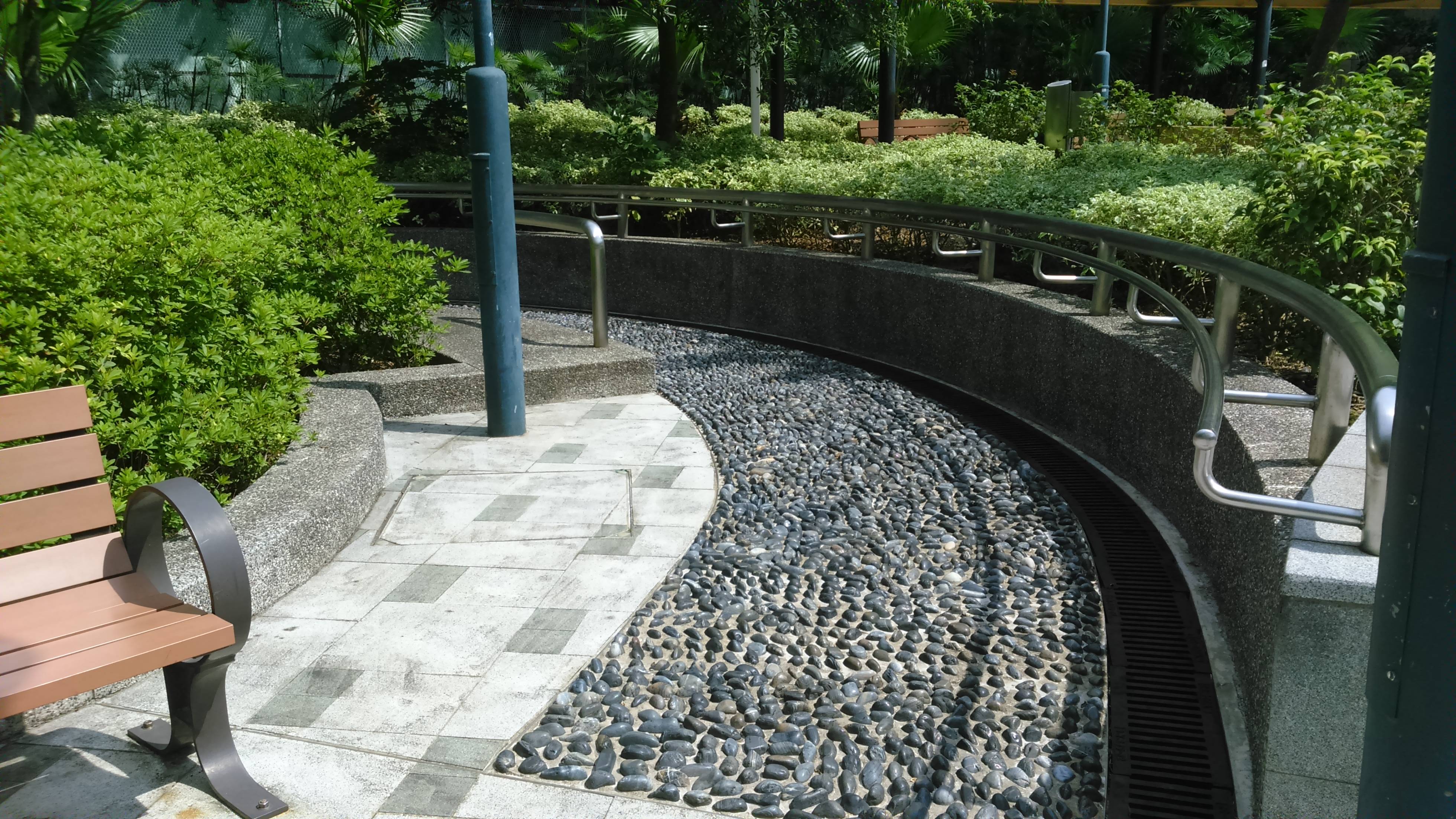 健康睇真啲 - 行石春路好處未必大得過潛在嘅壞處        